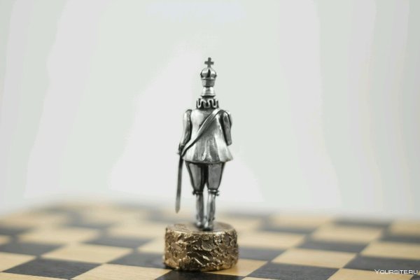 Фигурка короля шахматы