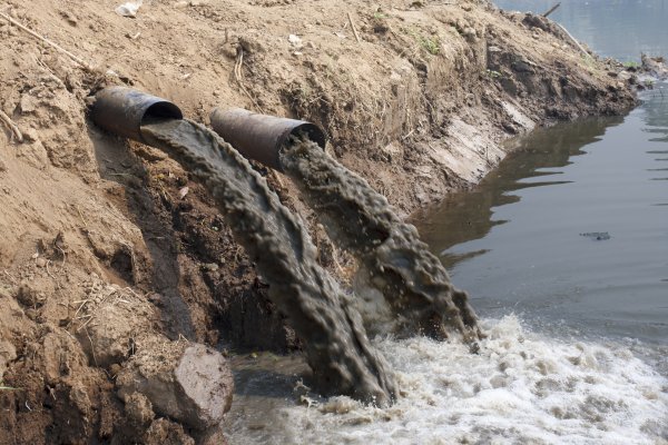 Промышленное загрязнение воды