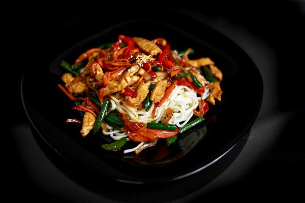Wok удон с курицей