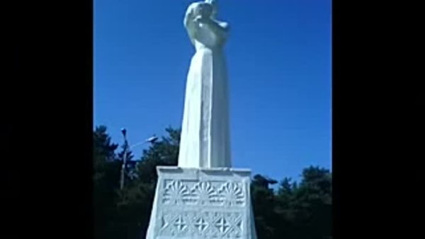Памятник горянке в Карачаевске