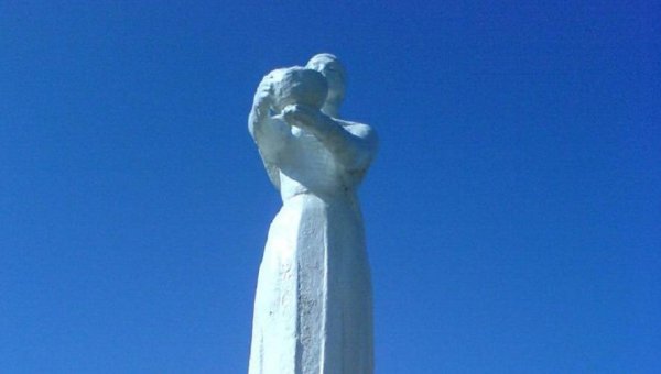 Памятник горянке в Карачаевске