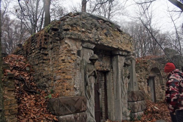Склепы Байкова кладбища