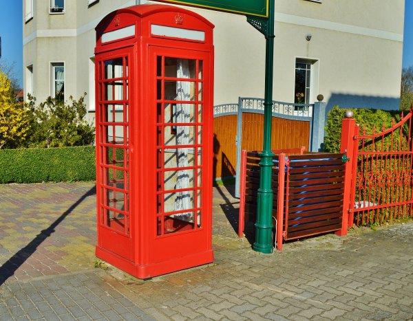 Старая телефонная будка
