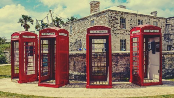 Телефонная будка Phone Booth
