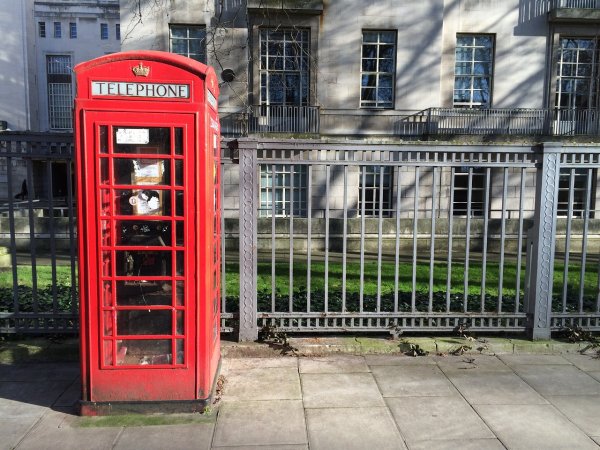 Телефонная будка Phone Booth