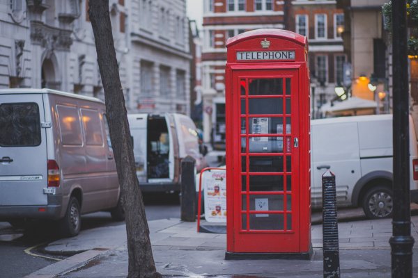 Telephone красный Лондон