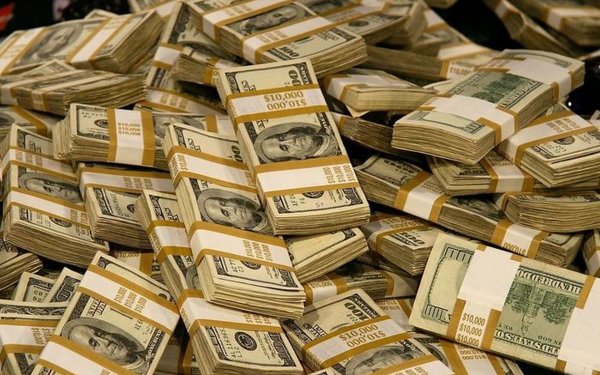 Пачка долларов