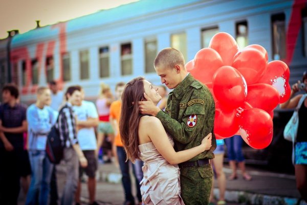 Девушка дождалась парня из армии