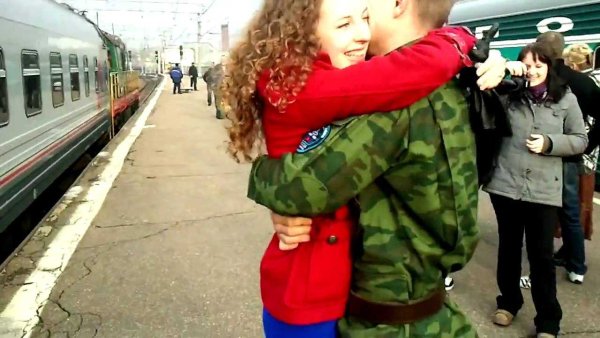 Встреча солдата на вокзале