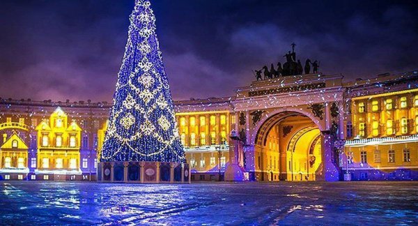 Дворцовая площадь в Санкт-Петербурге елка 2020