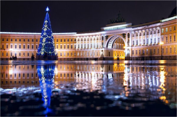 Дворцовая площадь в Санкт-Петербурге зима