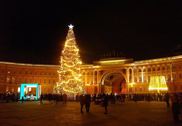 Новогодняя Дворцовая площадь в Санкт-Петербурге 2023