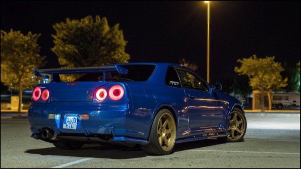 Nissan Skyline GTR r34 ночью