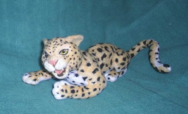 Вязаный леопард