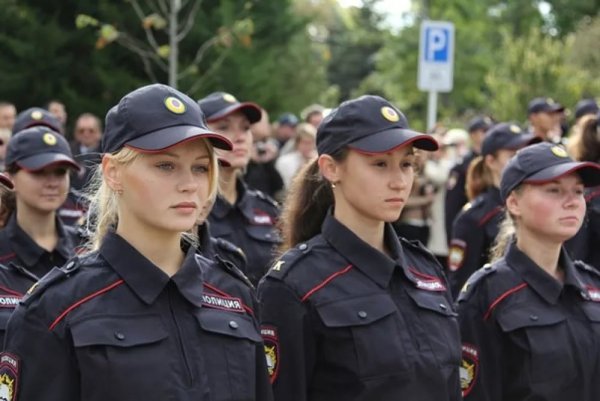 Женщины полицейские на службе