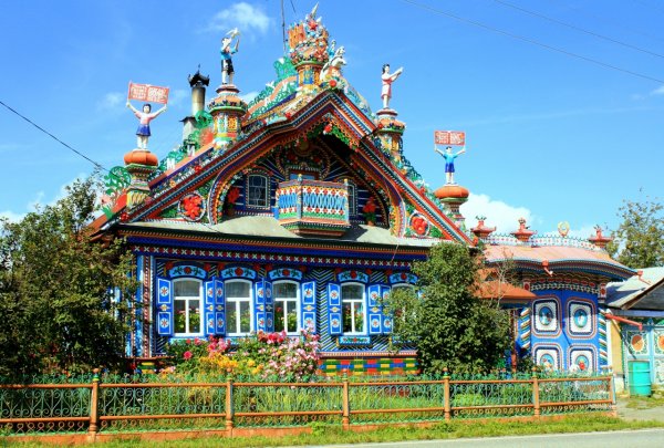 Резной расписной Терем