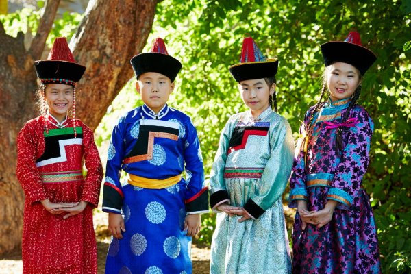 Бурятский халат дэгэл