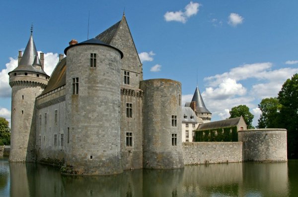 Замок Сюлли романский стиль