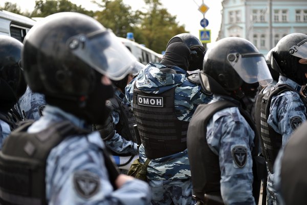 Боец ОМОНА