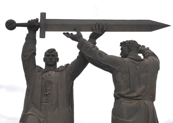 Тыл фронту в Магнитогорске и воин-освободитель в