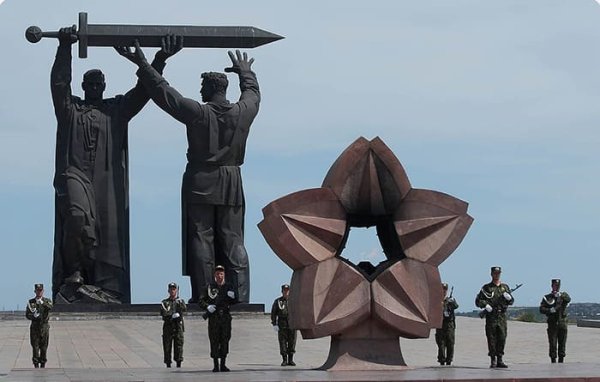 Вучетич памятник тыл фронту