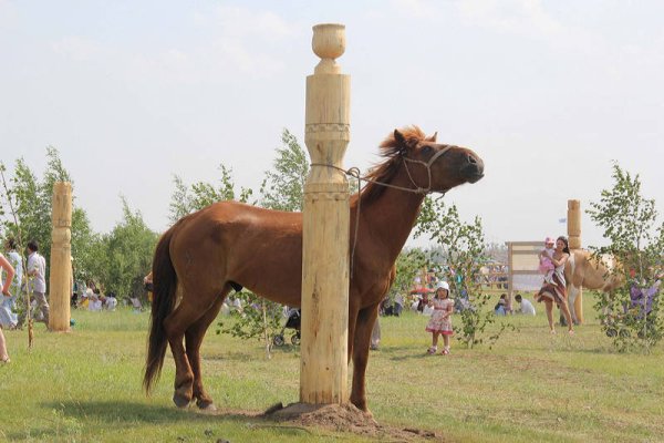Якутская коновязь сэргэ