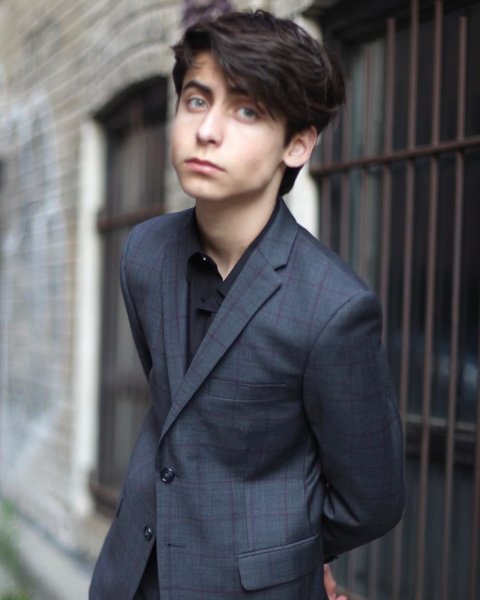Эйдан Галлахер (Aidan Gallagher) Эйдан Галлахер 2020
