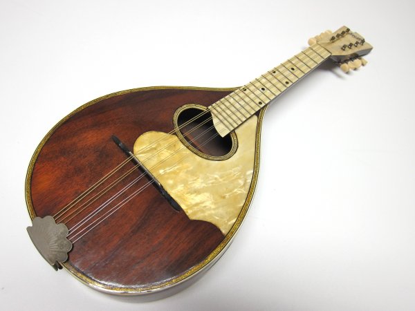 Мандолина Башкирский музыкальный инструмент