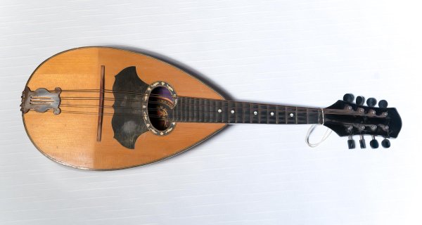 Струнные инструменты мандолина