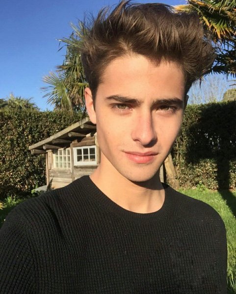 Красивый парень 17 лет