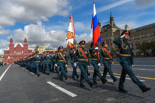 Маршируют полки