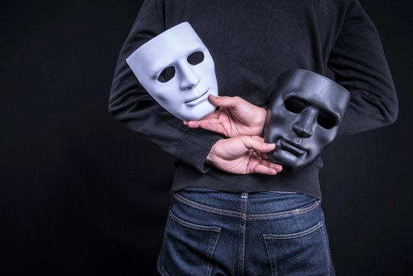 Маска двуличия