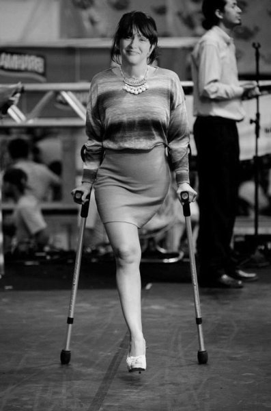 Ретро ампути на костылях