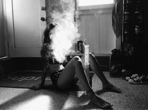 Картинки курит девушка (49 фото)