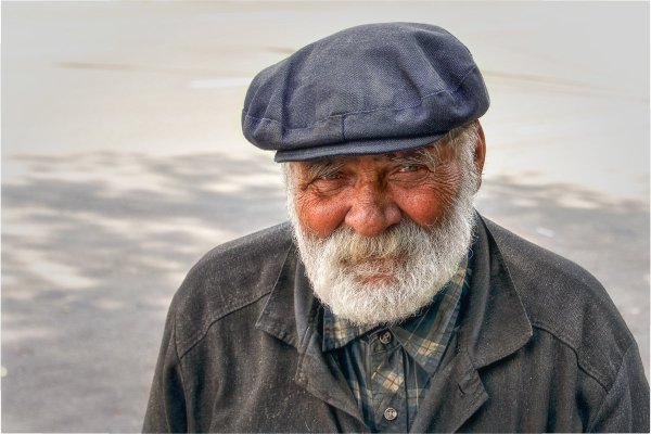 Старик в кепке