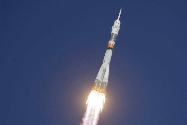 Космонавт в ракете
