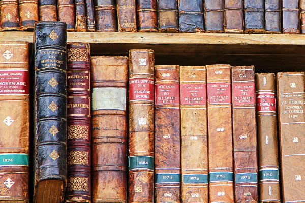 Коллекция старинных книг