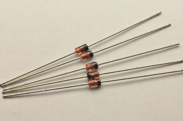 Стабилитрон 12v 1w (1n4742a)
