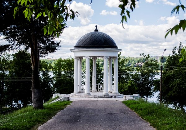 Беседка Островского в Костроме