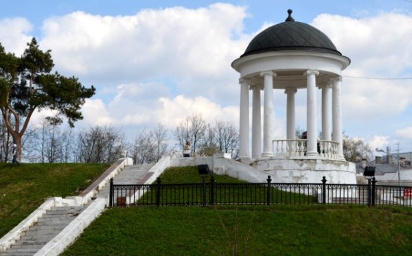 Беседка Островского в Костроме