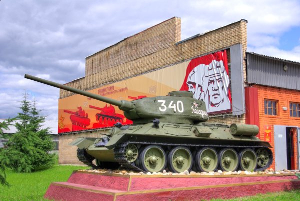 Танк памятник т34 85