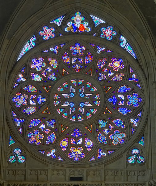 Витражи готических соборов