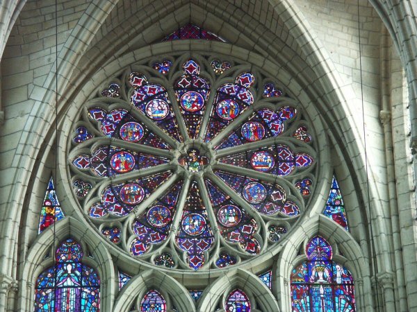 Собор в Суассоне витраж