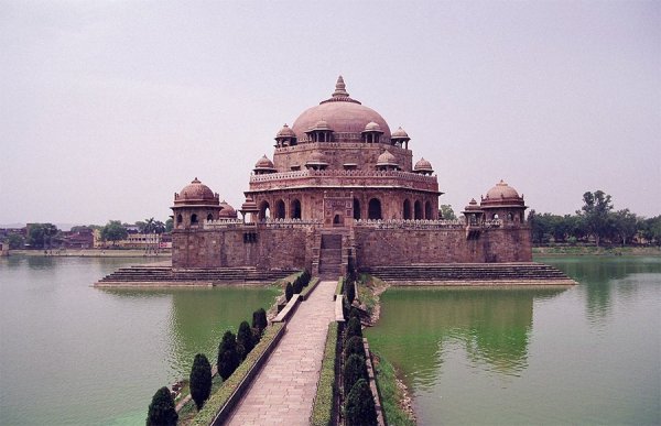 Мавзолей Шер-хана в Сазараме