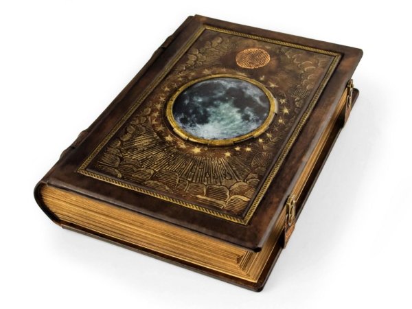 Изображение старинных книг