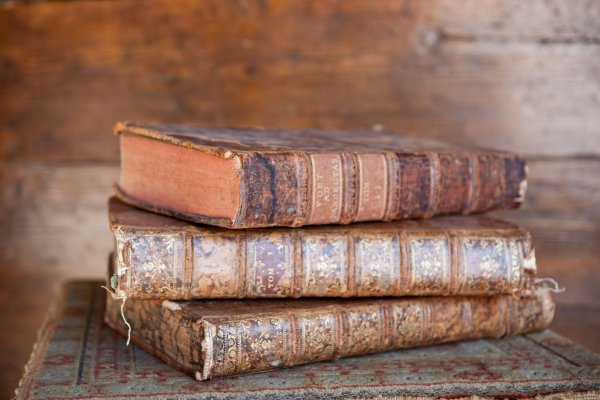 Старинные книги