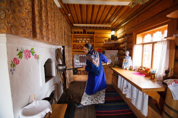 Русская изба изнутри Горница