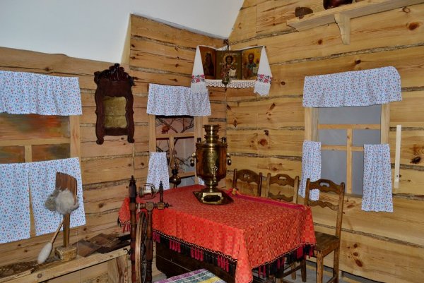 Украшение русской избы внутри
