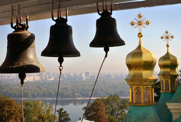 Колокол церковный и Звонарь это
