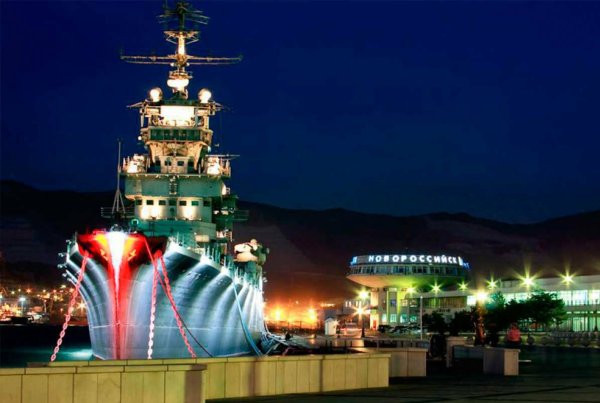 Памятник "исход" , Новороссийск, набережная Адмирала Серебрякова